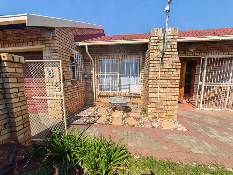 3 Bedroom Property for Sale in Uitsig Free State